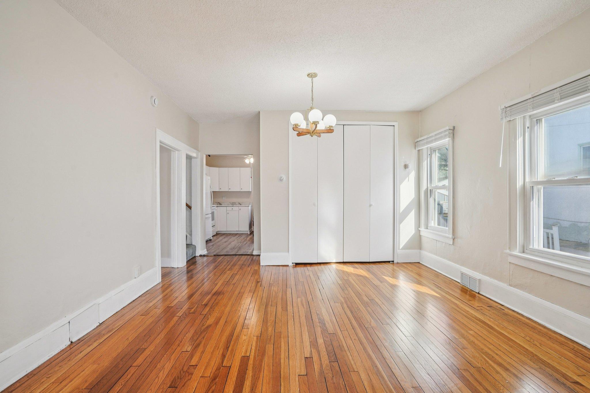 10-web-or-mls-Forest Street-S2403-010.jpg