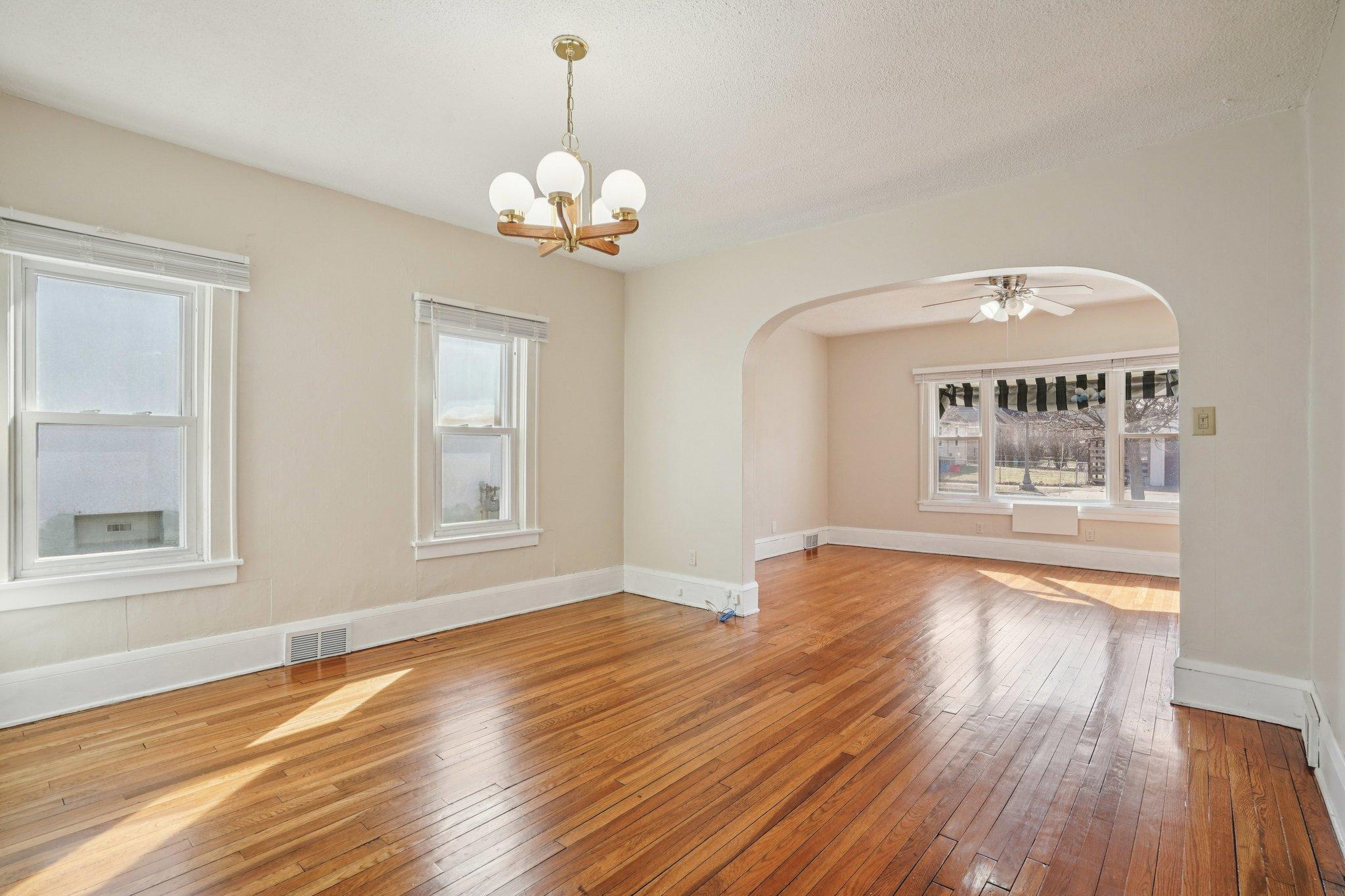 12-web-or-mls-Forest Street-S2403-012.jpg