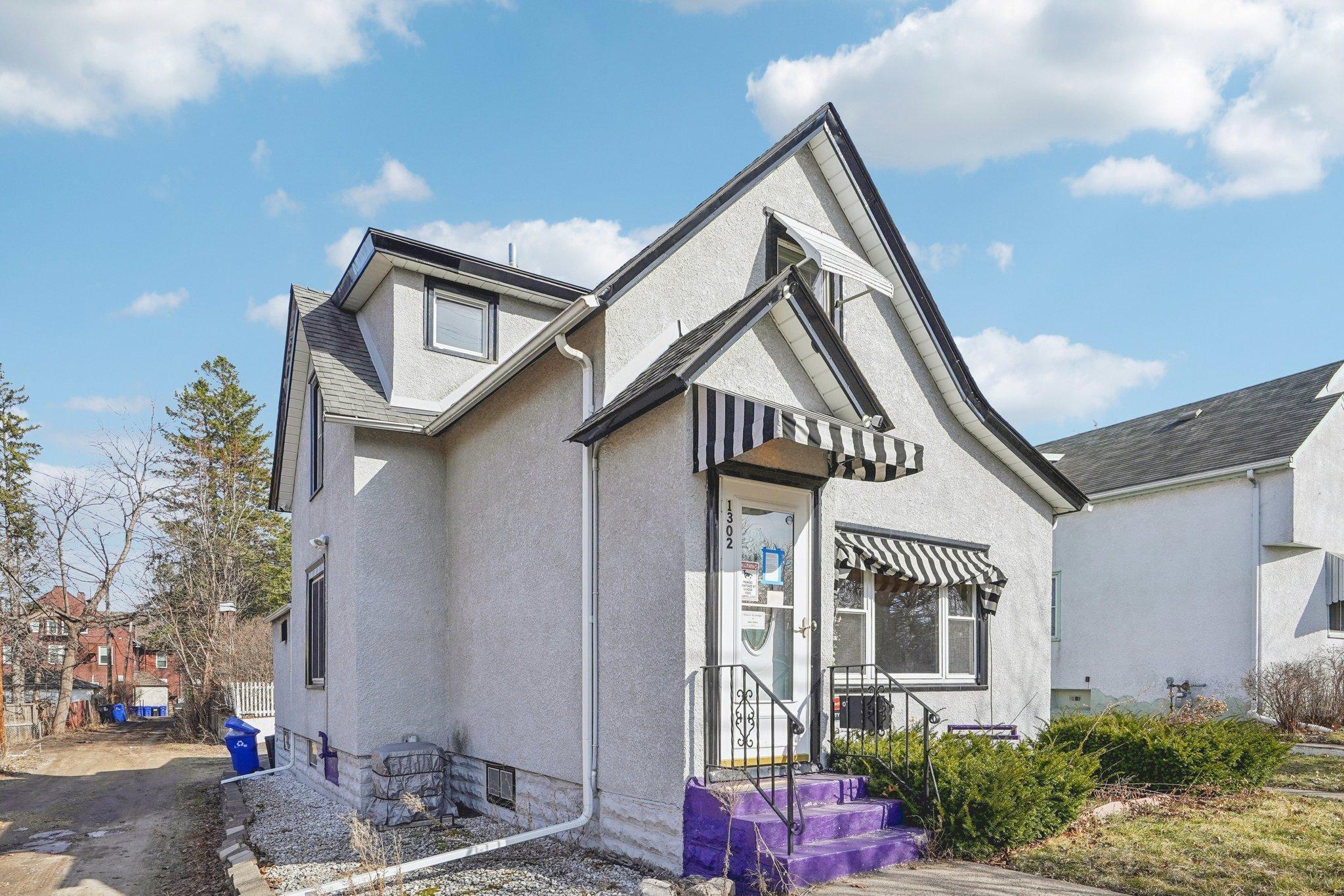 2-web-or-mls-Forest Street-S2403-002.jpg