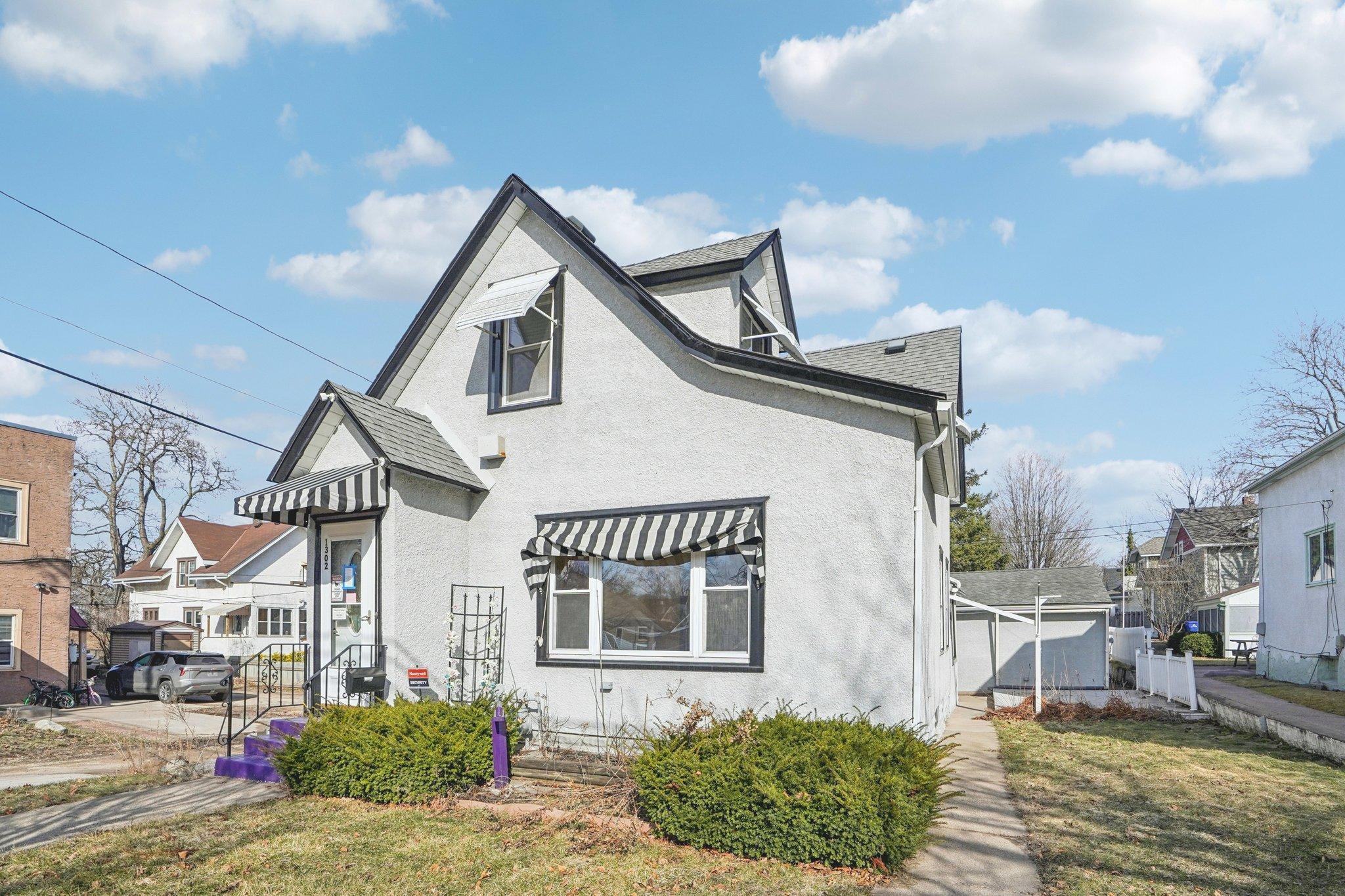 3-web-or-mls-Forest Street-S2403-003.jpg