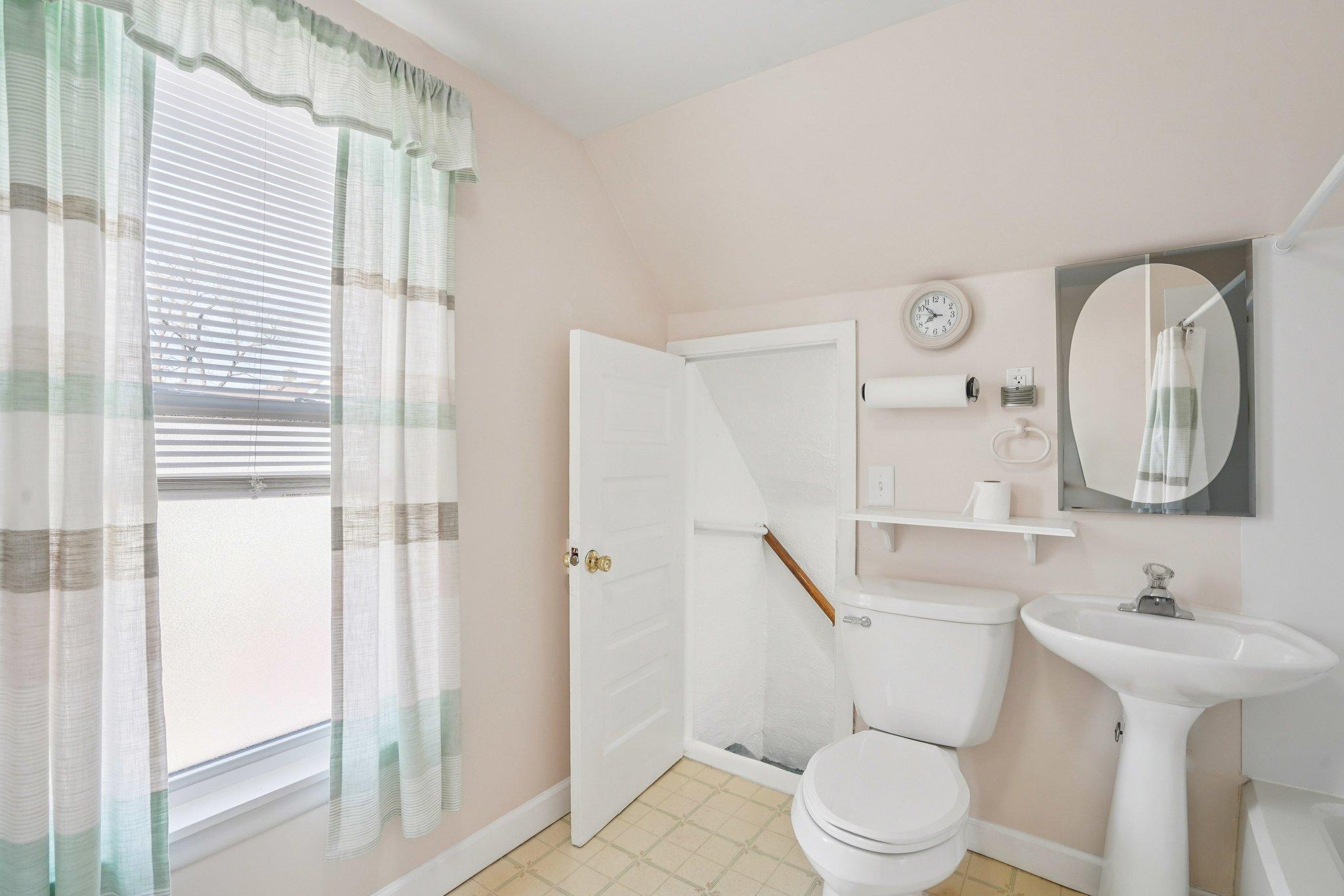 21-web-or-mls-Forest Street-S2403-021.jpg