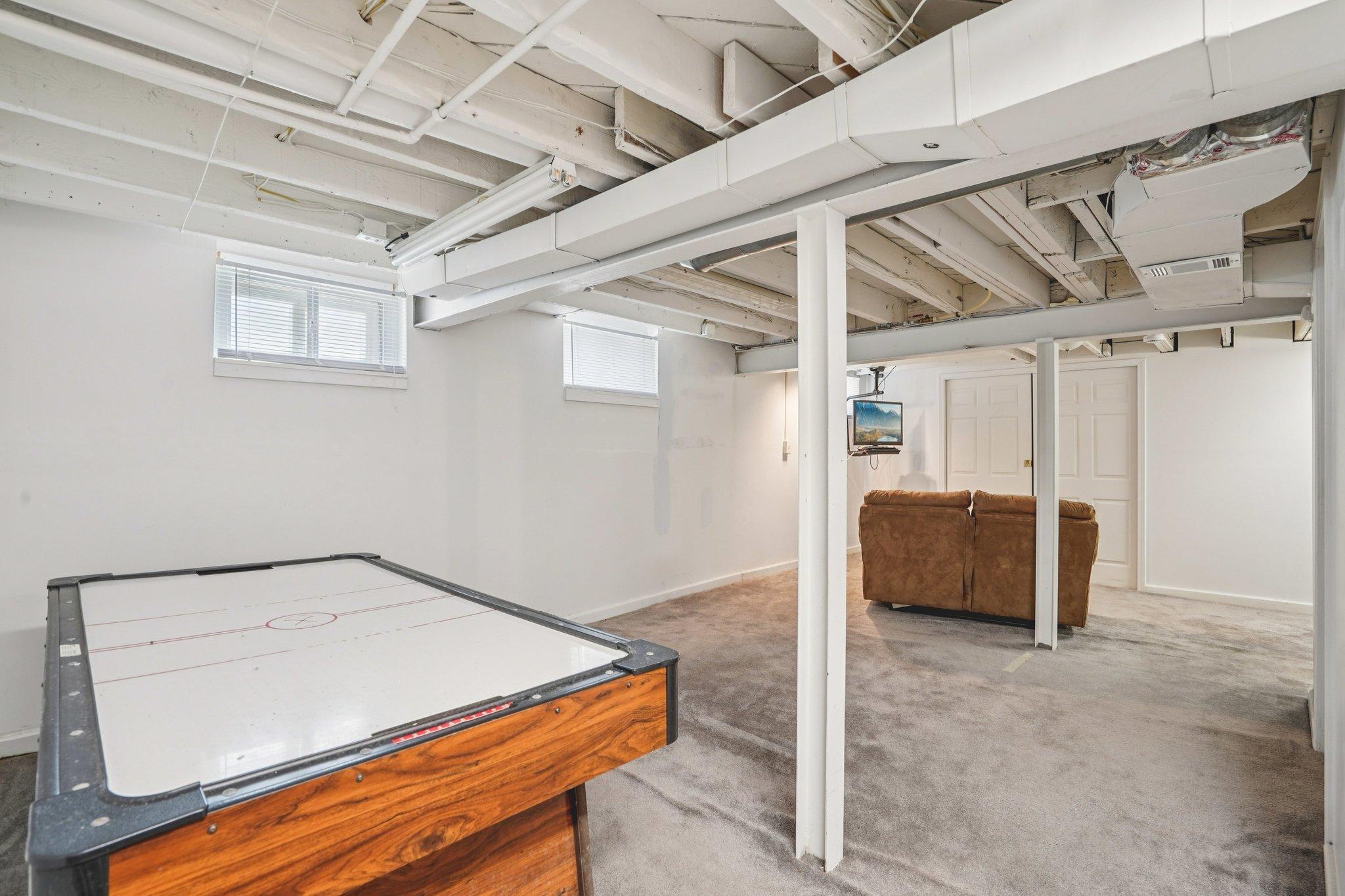 24-web-or-mls-Forest Street-S2403-024.jpg