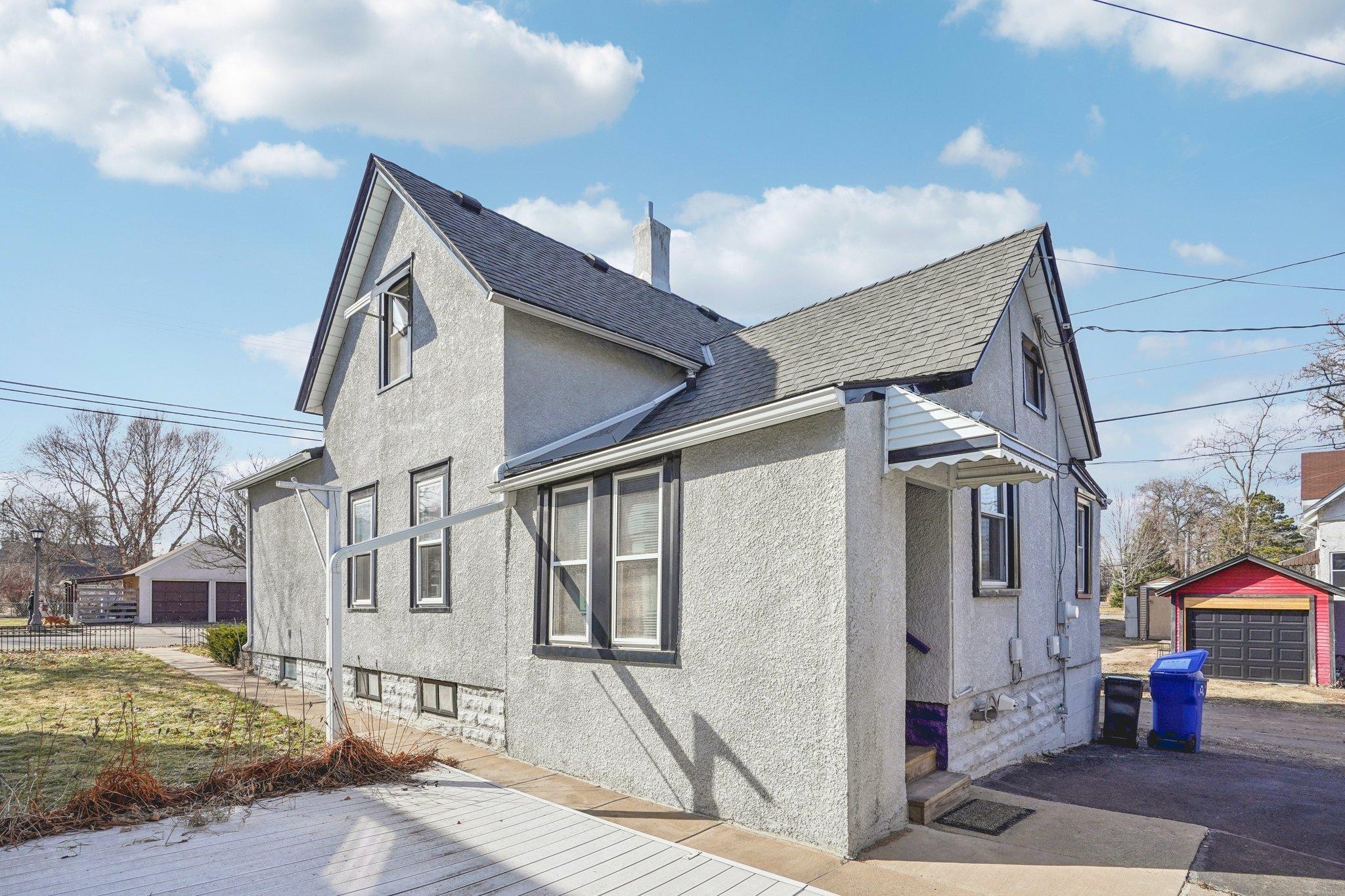 27-web-or-mls-Forest Street-S2403-027.jpg