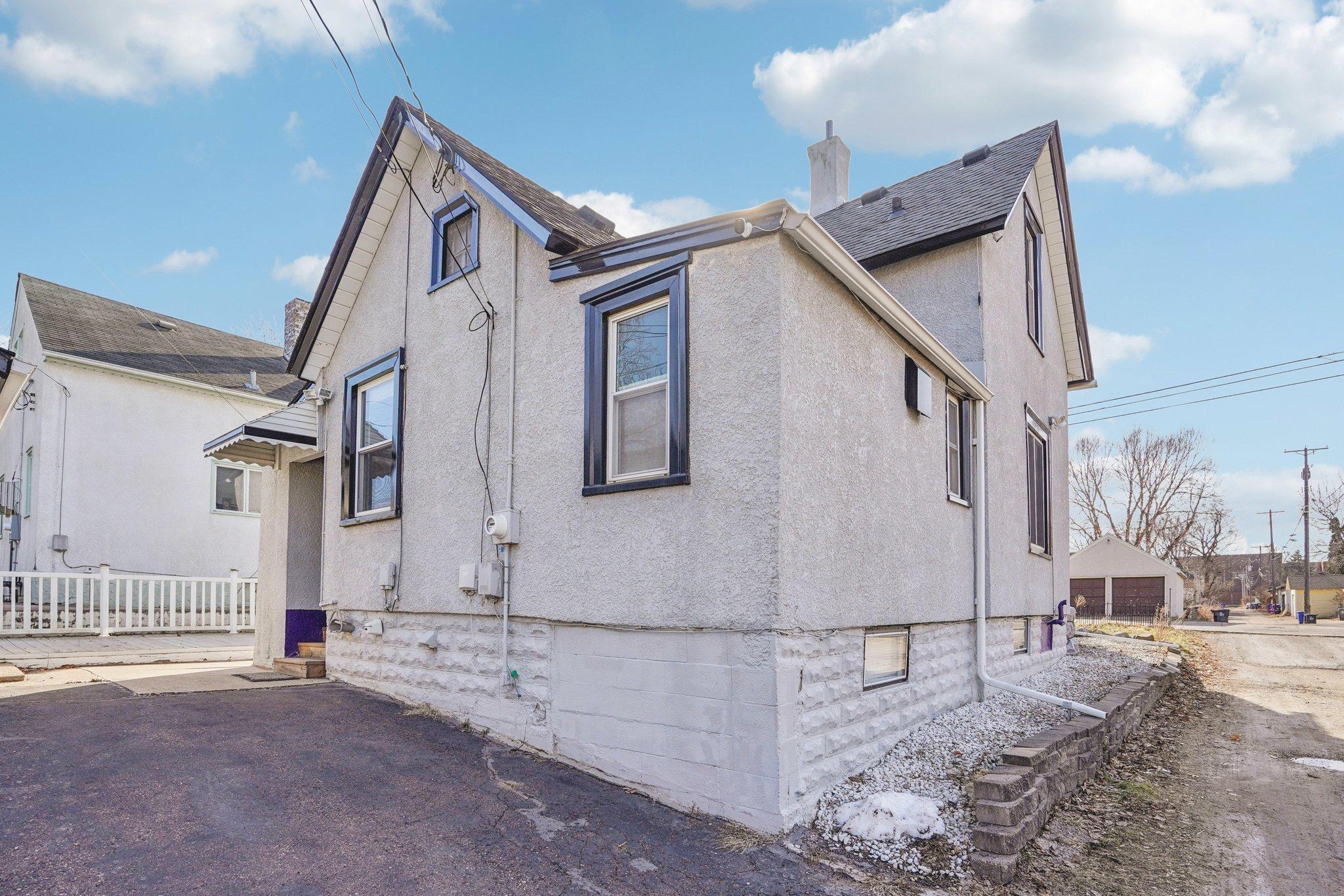 28-web-or-mls-Forest Street-S2403-028.jpg