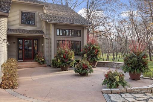100 Black Oaks Lane N, Wayzata, MN 55391