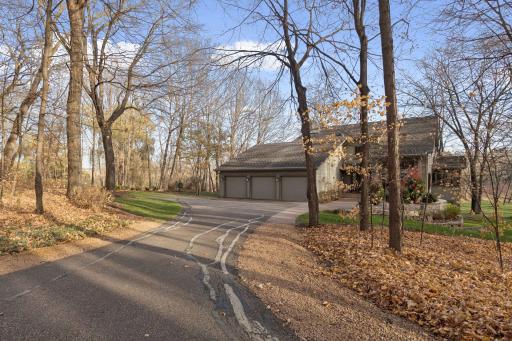 100 Black Oaks Lane N, Wayzata, MN 55391