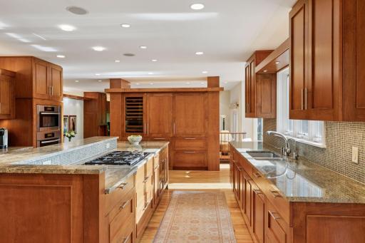 100 Black Oaks Lane N, Wayzata, MN 55391
