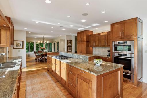 100 Black Oaks Lane N, Wayzata, MN 55391
