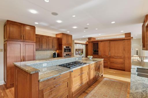 100 Black Oaks Lane N, Wayzata, MN 55391