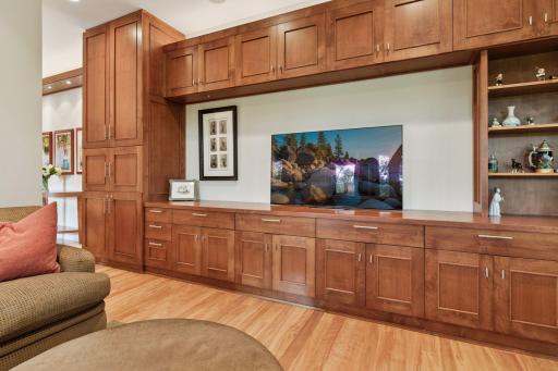 100 Black Oaks Lane N, Wayzata, MN 55391