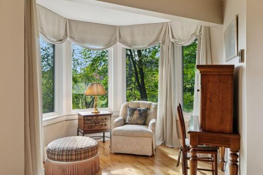 100 Black Oaks Lane N, Wayzata, MN 55391