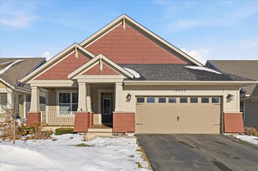 Welcome home to this stunning one level living Robert Thomas Homes villa in the popular Cobblestone Lake neighborhood!
