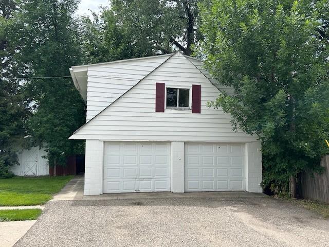 1115 Garage