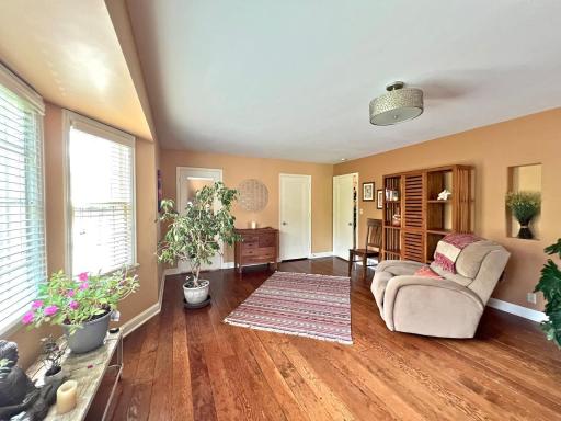 999 Nebraska Avenue W, Saint Paul, MN 55117