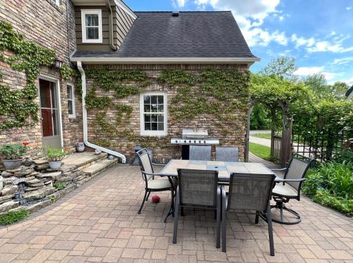 999 Nebraska Avenue W, Saint Paul, MN 55117