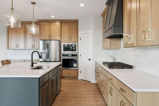 7310 Ambercrest Curve - Spacecrafting - 0017.jpg