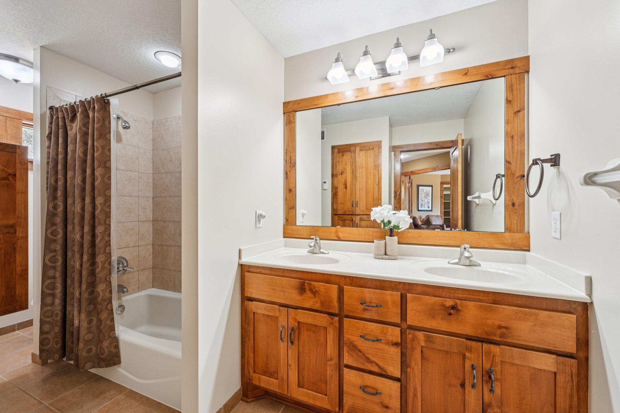 37-web-or-mls-145th St-S0704-044.jpg