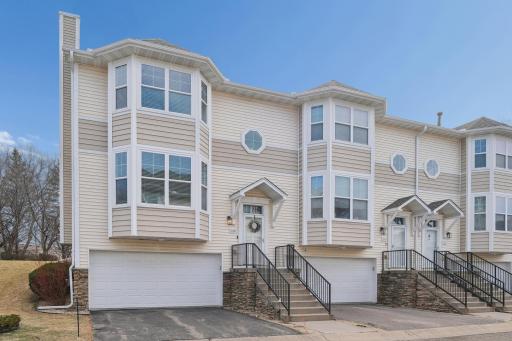 Rare end unit town home in Shoreview!