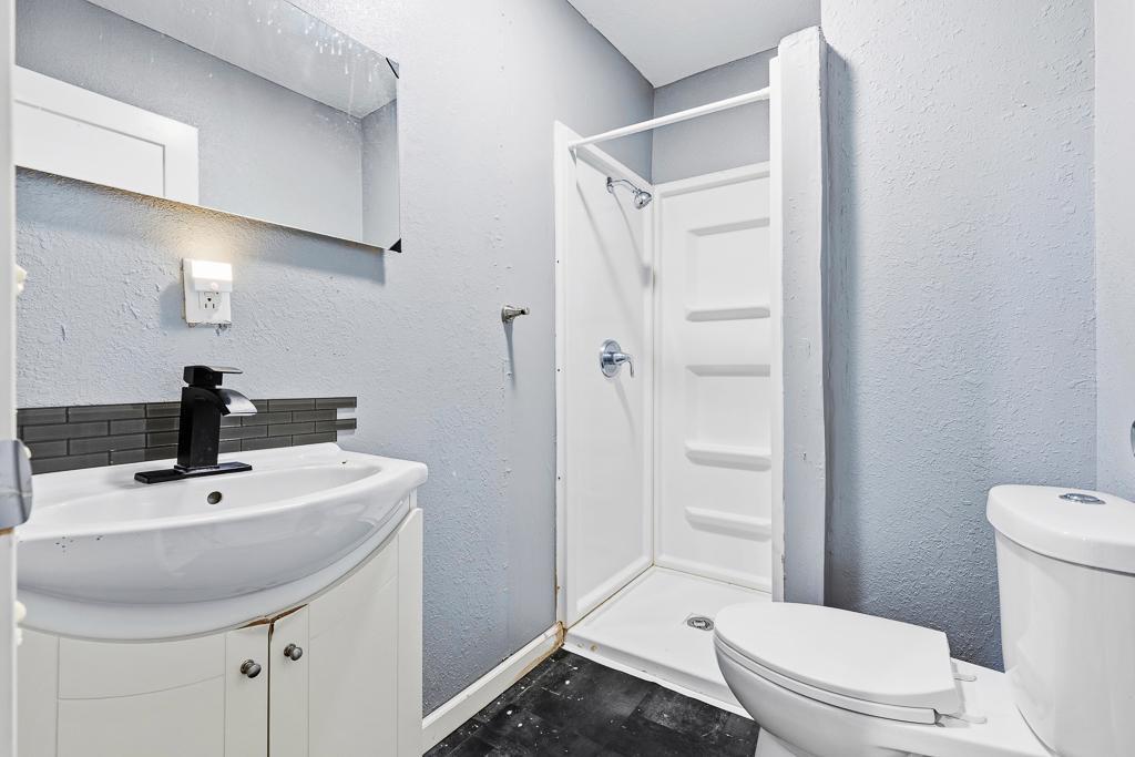 Primary 3/4 bathroom