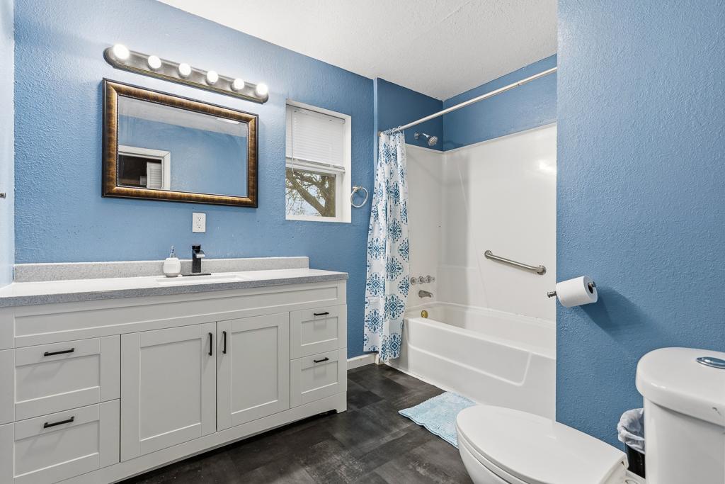 Spacious main floor full bathroom