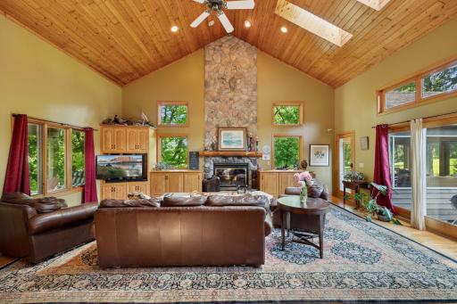 940 Brown Road S, Wayzata, MN 55391