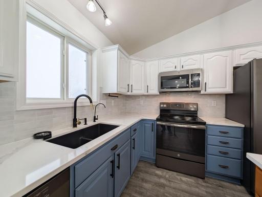 1265 GOLDENWOOD Drive, West Fargo, ND 58078