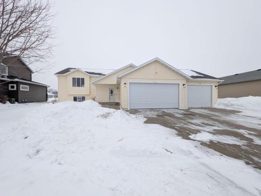 Photo for 1265 GOLDENWOOD Drive, West Fargo, ND 58078 - listing #7006528 1265 GOLDENWOOD Drive, West Fargo, ND 58078