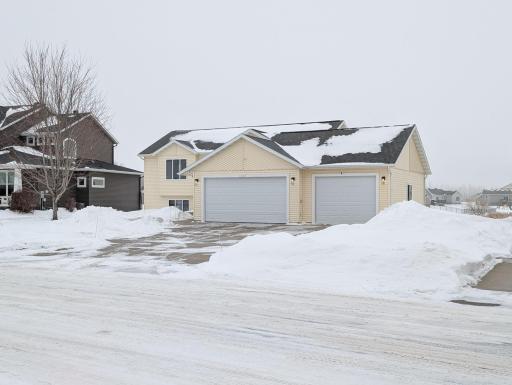 1265 GOLDENWOOD Drive, West Fargo, ND 58078