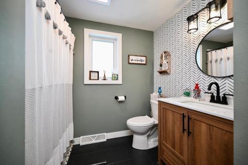 18 Bathroom.jpg