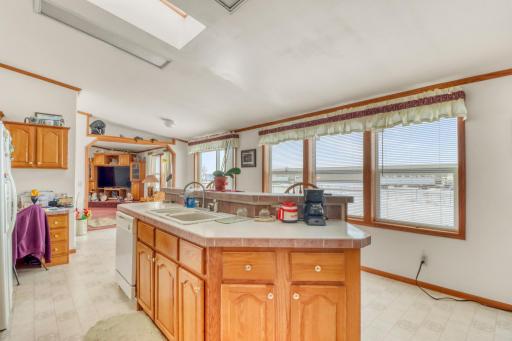 Kitchen1_2.JPG