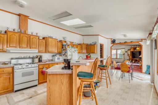 Kitchen1_0.JPG