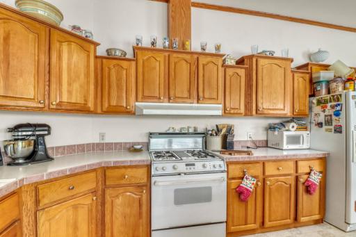 Kitchen1_1.JPG