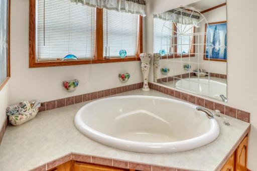Primary Bathroom1_3.JPG