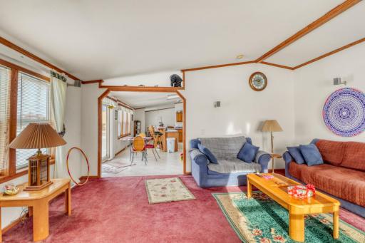 Familyroom1_4.JPG