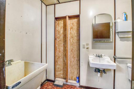 Shed Bathroom1_1.JPG