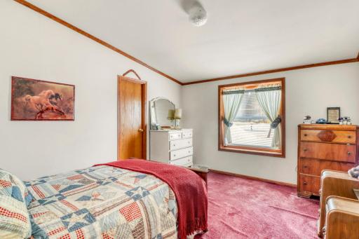 Bedroom2_1.JPG