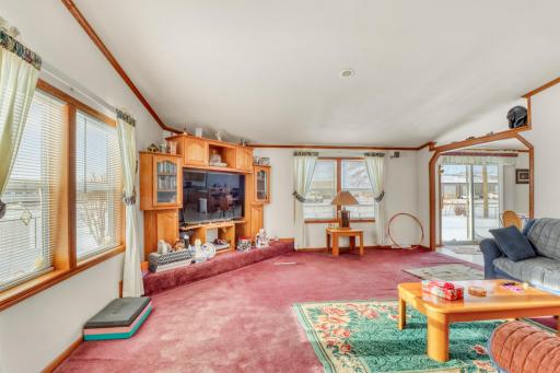 Familyroom1_1.JPG