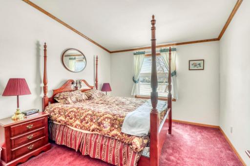 Bedroom1_1.JPG