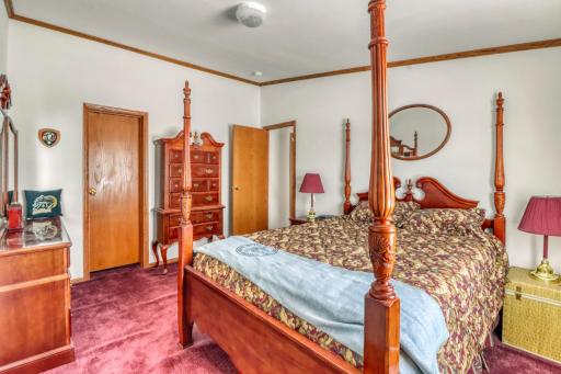 Bedroom1_2.JPG