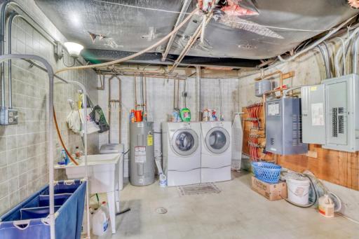 Basement Laundry1_1.JPG