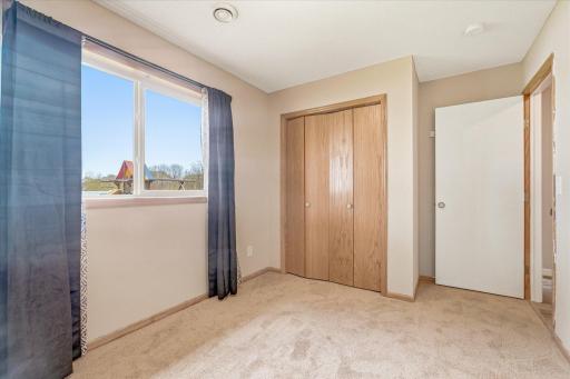 1136 Pioneer Trail SE, Cambridge, MN 55008