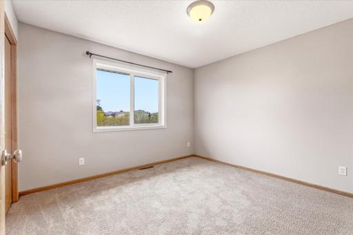 1136 Pioneer Trail SE, Cambridge, MN 55008