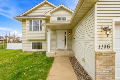 1136 Pioneer Trail SE, Cambridge, MN 55008
