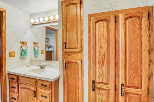 Bathroom1_2 (1).JPG