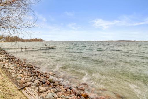 Exterior_lake1_1.JPG