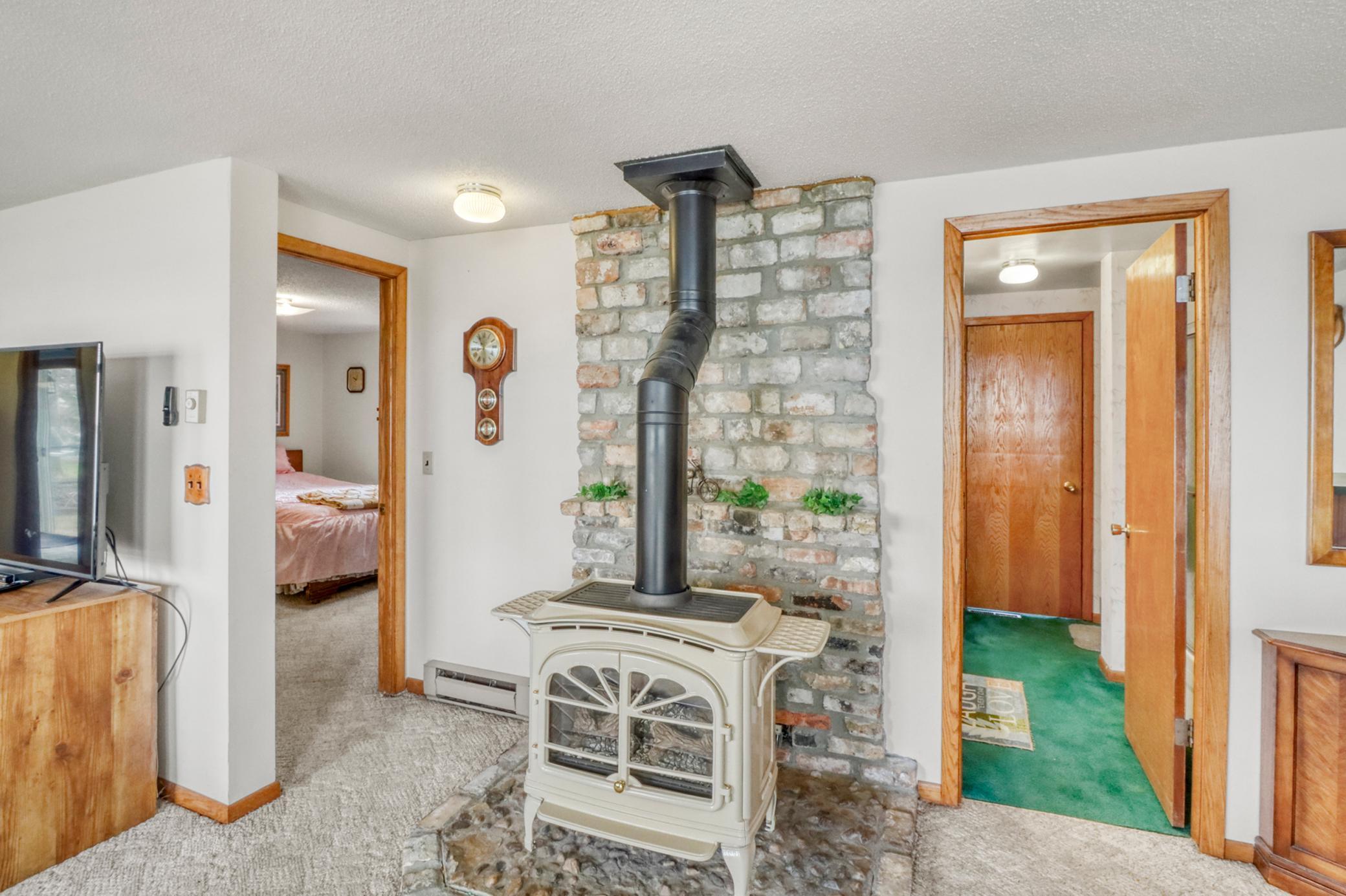 Familyroom1_5.JPG