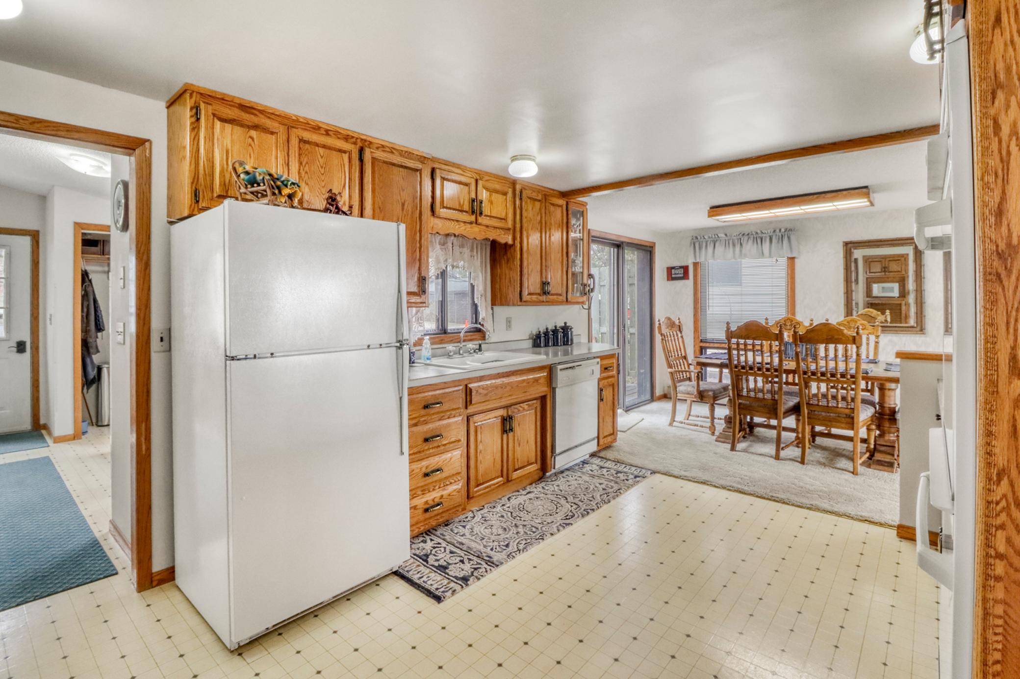 Kitchen1_0 (2).JPG