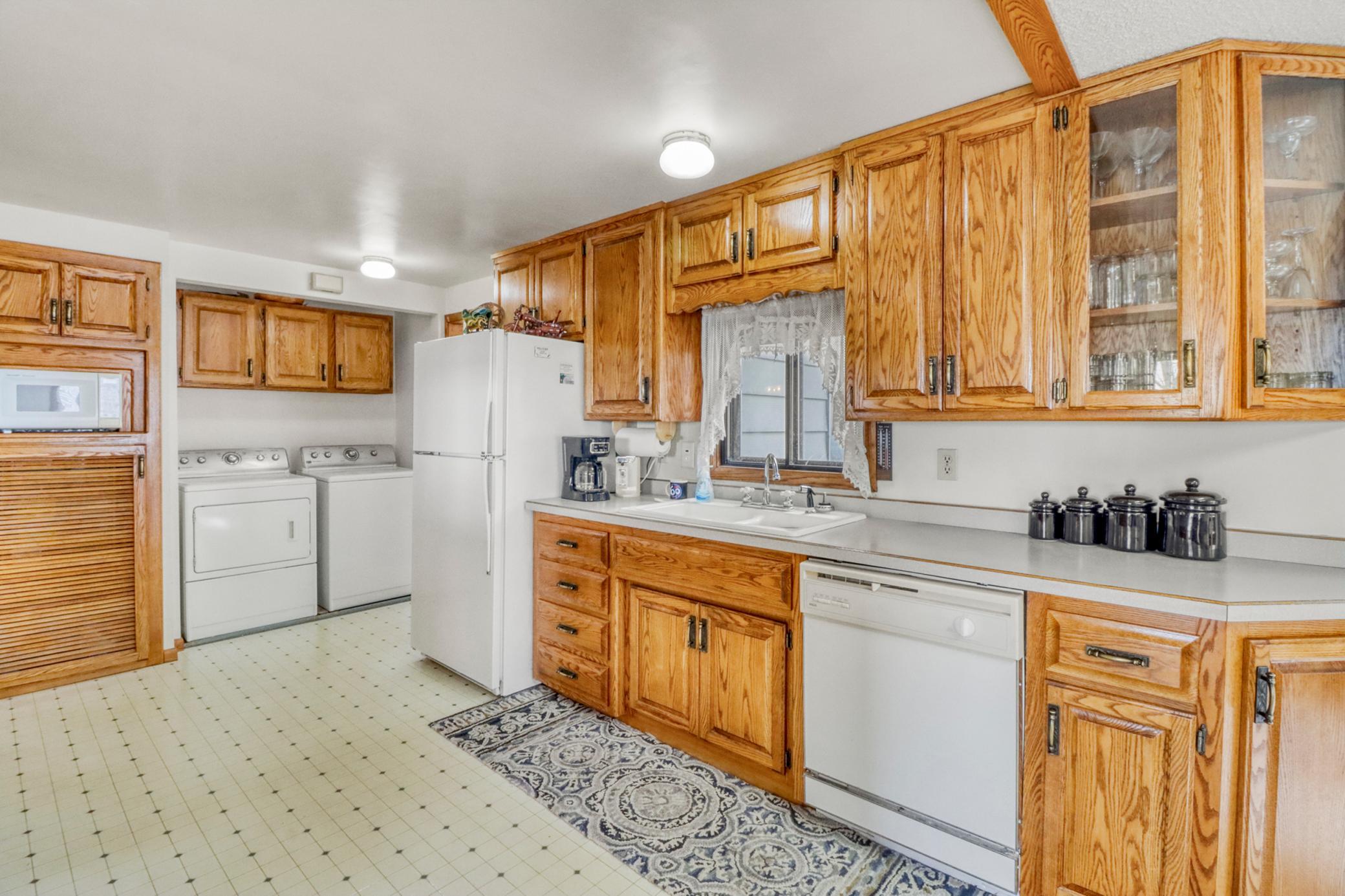 Kitchen1_3 (2).JPG