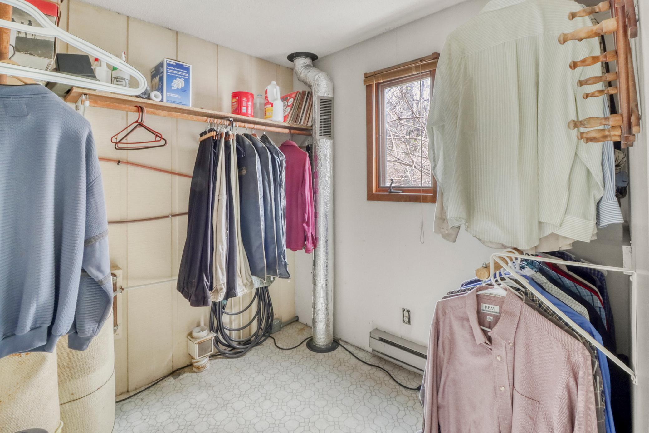 Primary Closet1_1.JPG