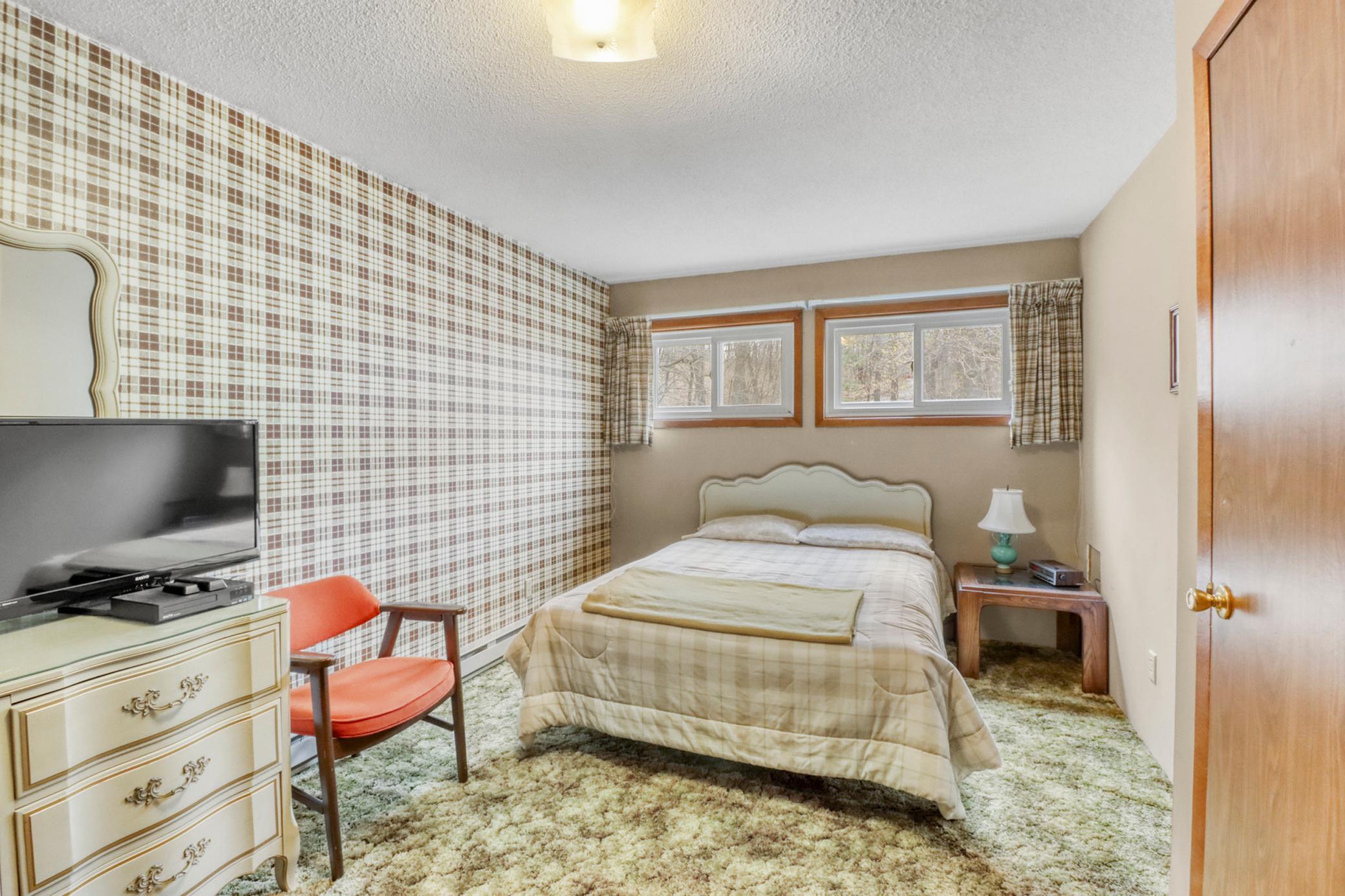 Upstairs Bedroom2_1.JPG